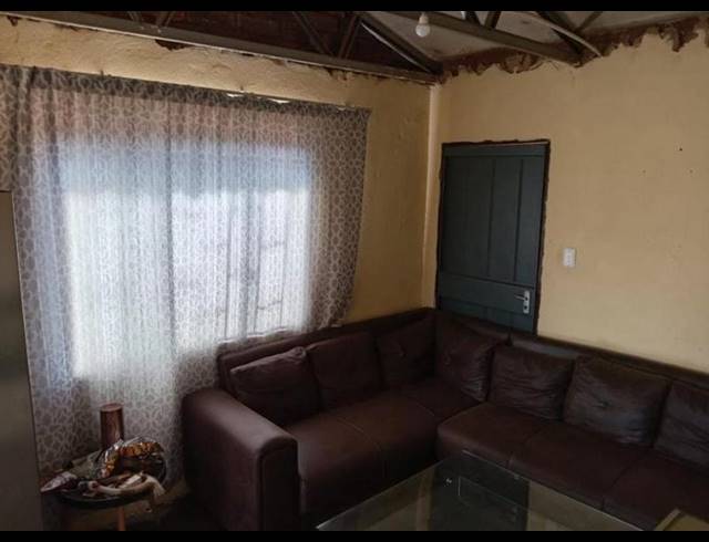 2 BEDROOM HOUSE FOR SALE IN SOSHANGUVE EAST